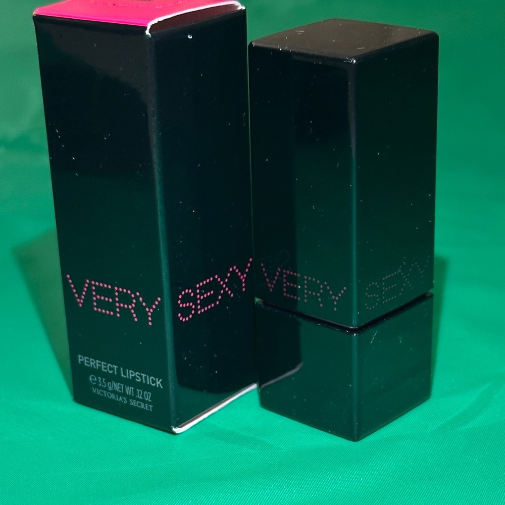 Victoria's Secret Very Perfect Lipstick — ‘Dusk’ color - Picture 3 of 4